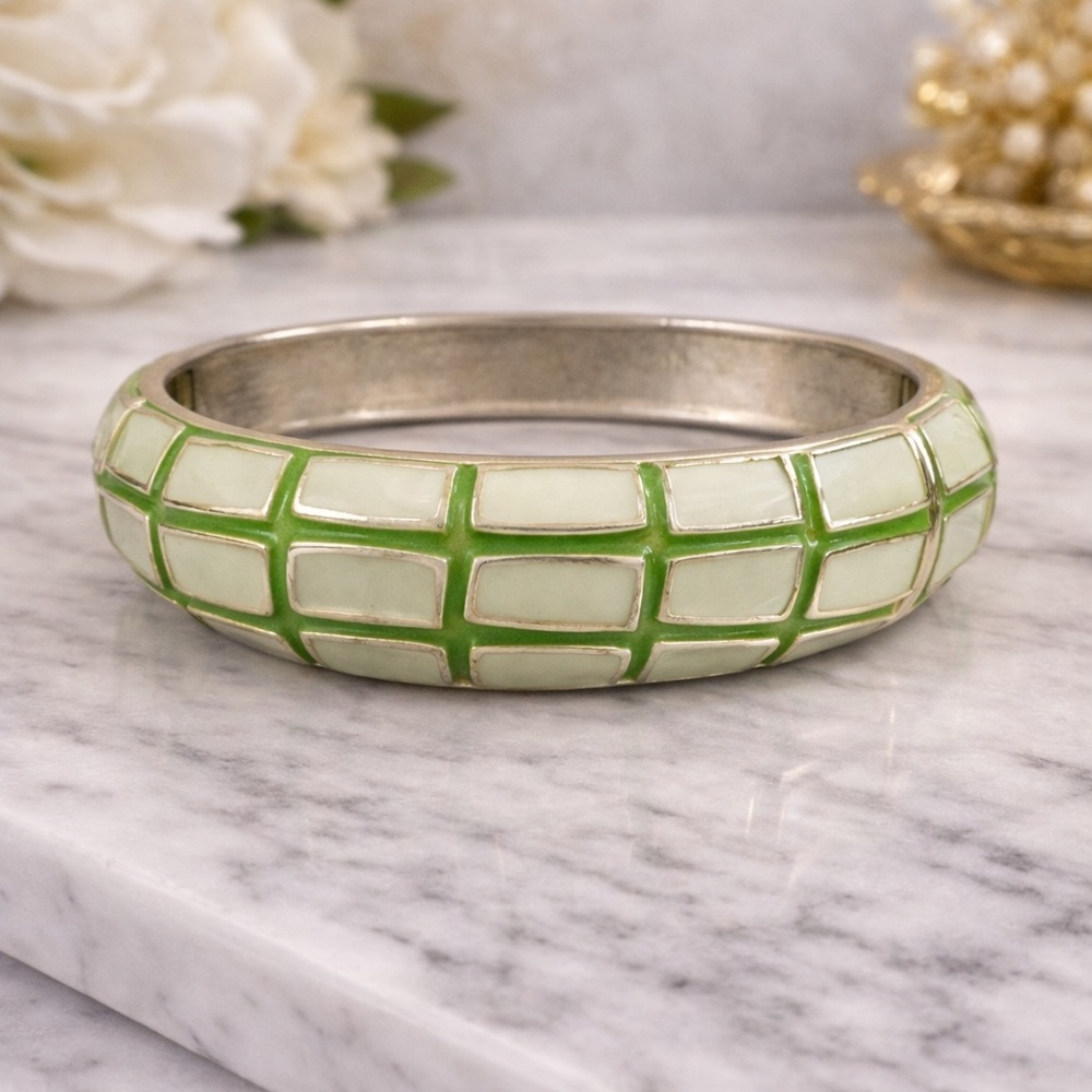 Elegant Green and Silver Bracelet